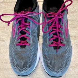 Brooks Ravenna 10 Women’s running shoe, size 8